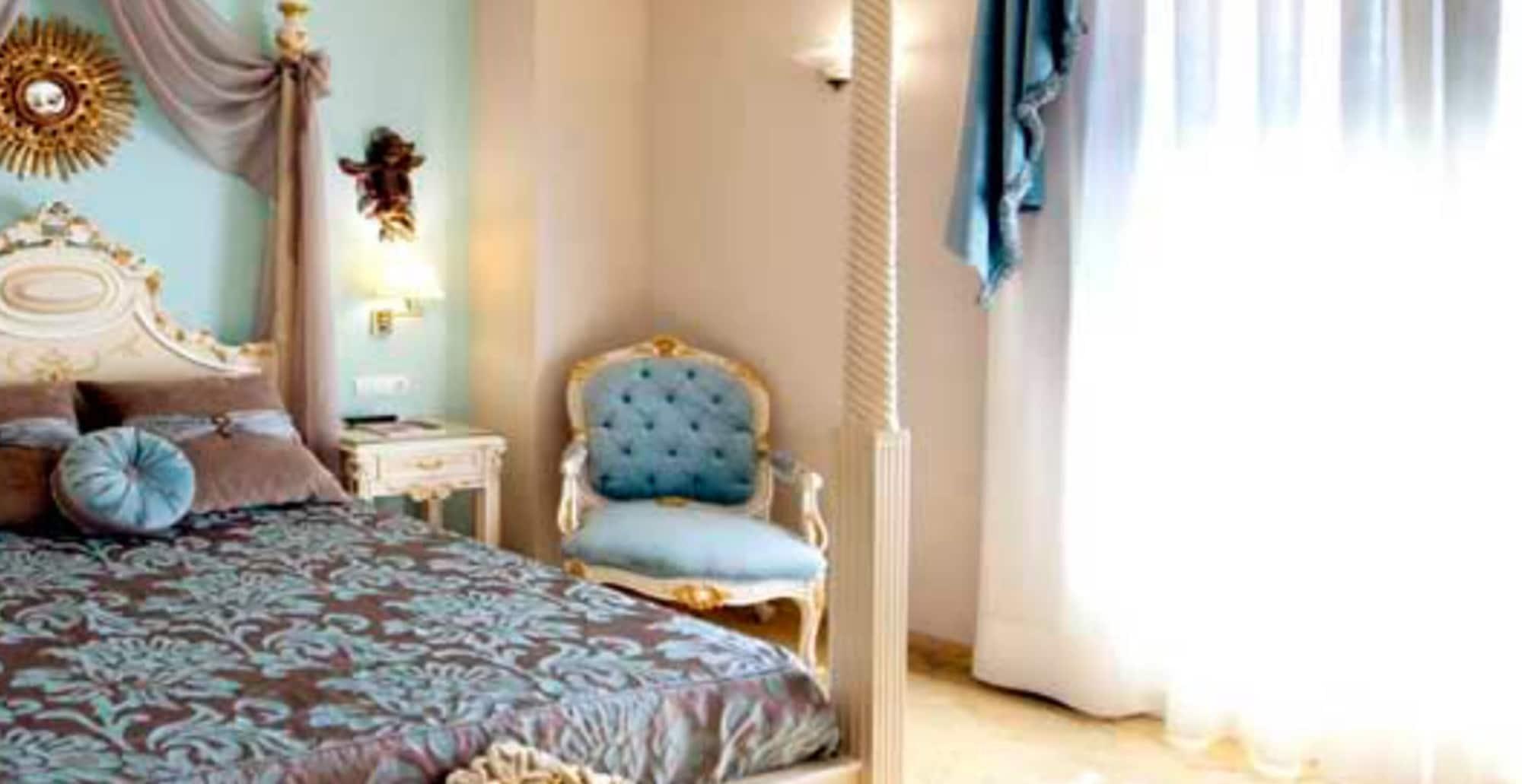 Adriano Boutique Seville