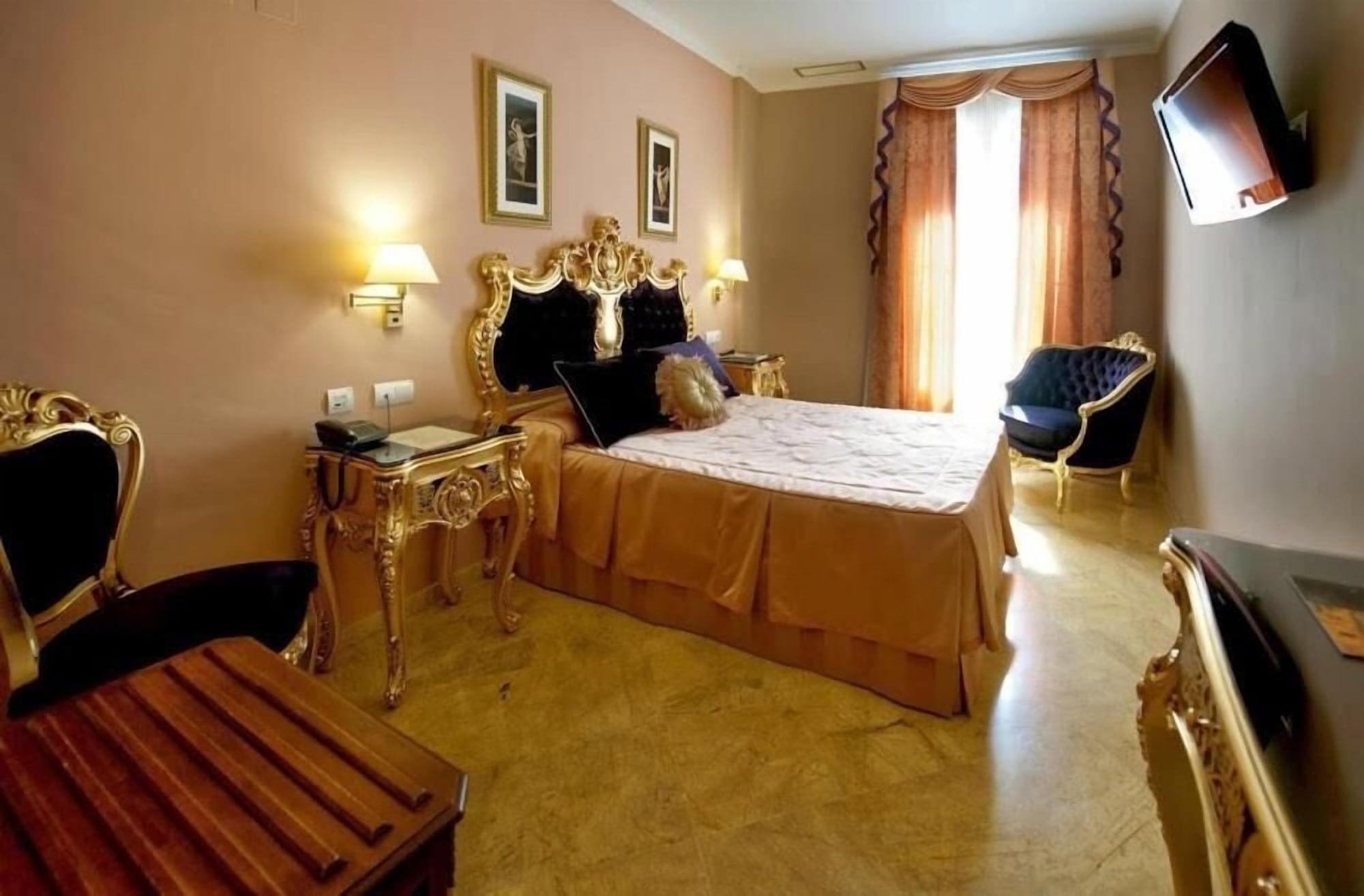 Adriano Boutique Hotel 3*