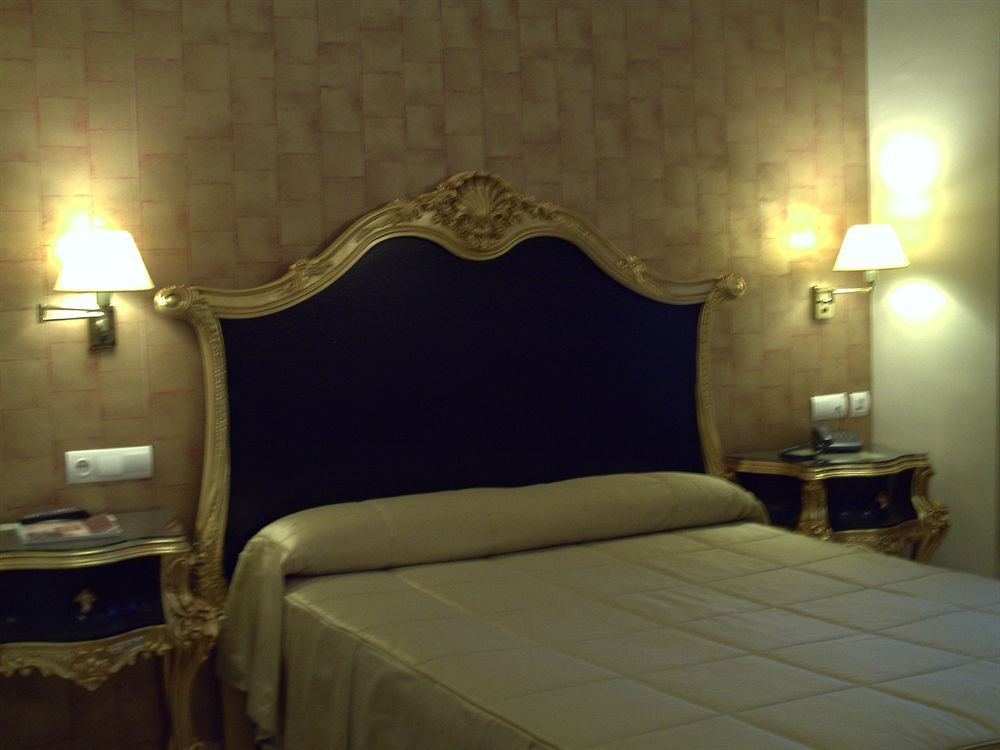 Adriano Boutique Hotel 3*