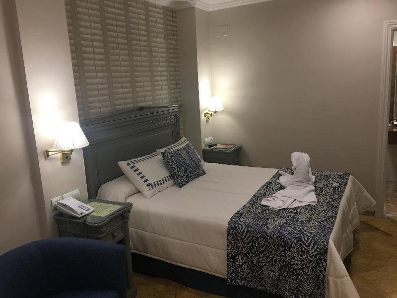 Adriano Boutique 3*
